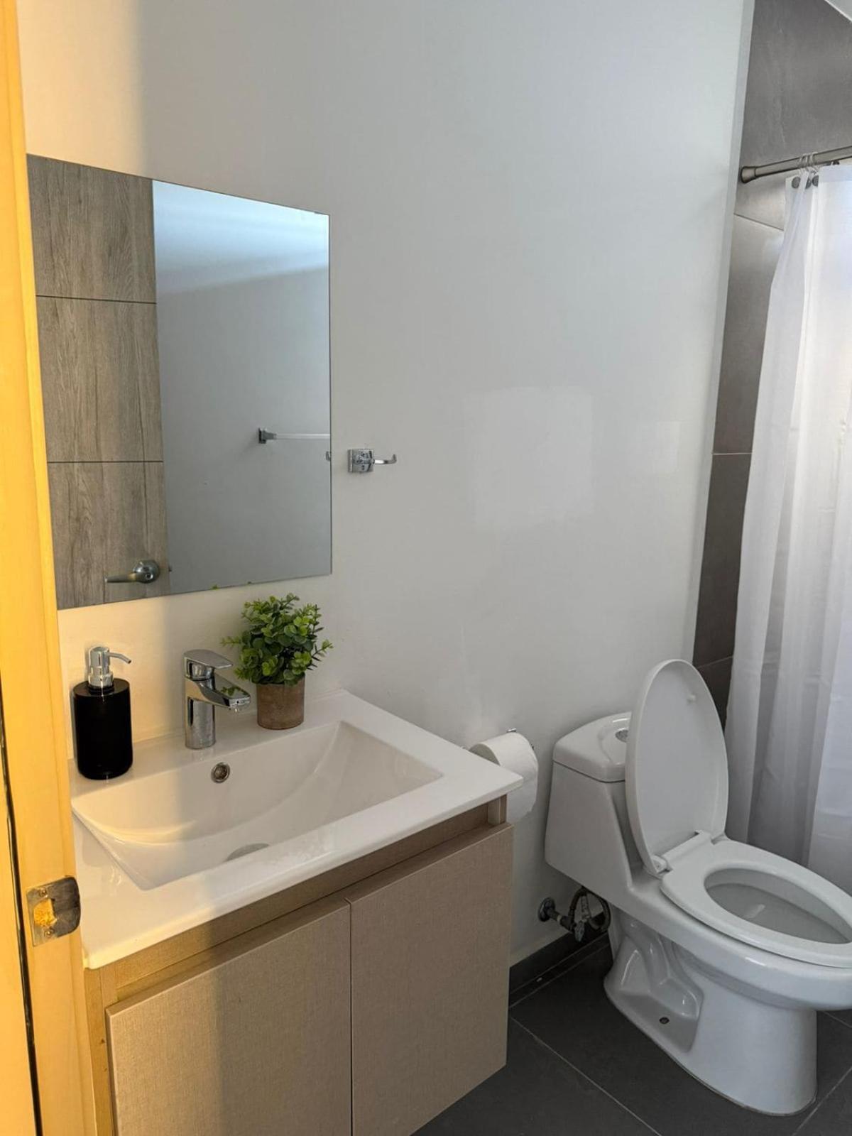 New Apartment-3 Rooms-2 Baths W Rooftop View Apartment San Salvador