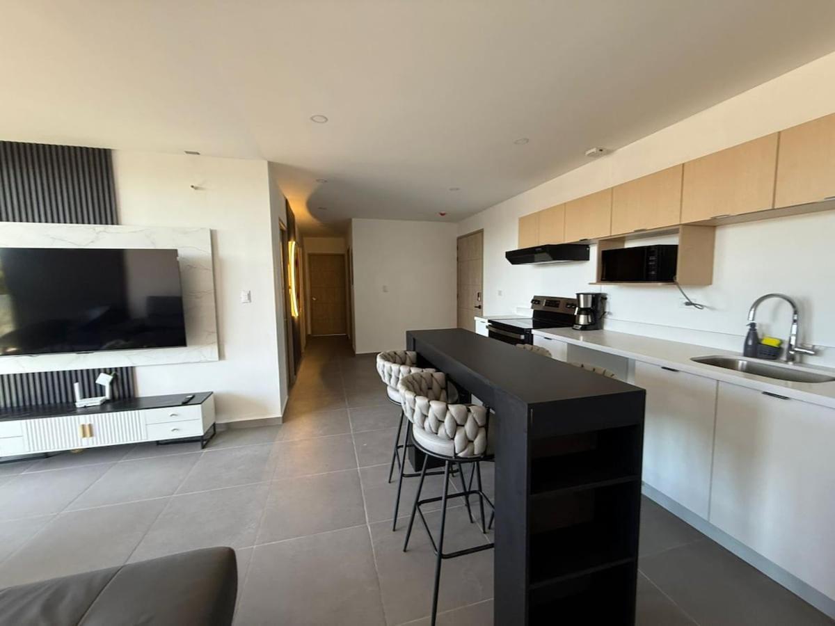 New Apartment-3 Rooms-2 Baths W Rooftop View Apartment *