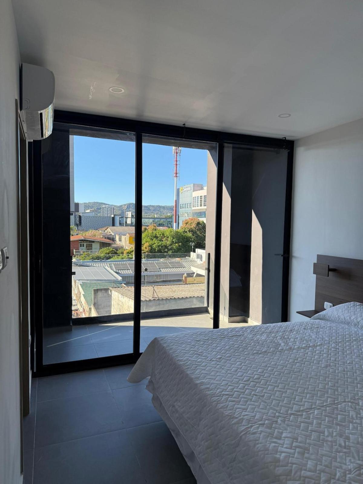 Apartment New Apartment-3 Rooms-2 Baths W Rooftop View *