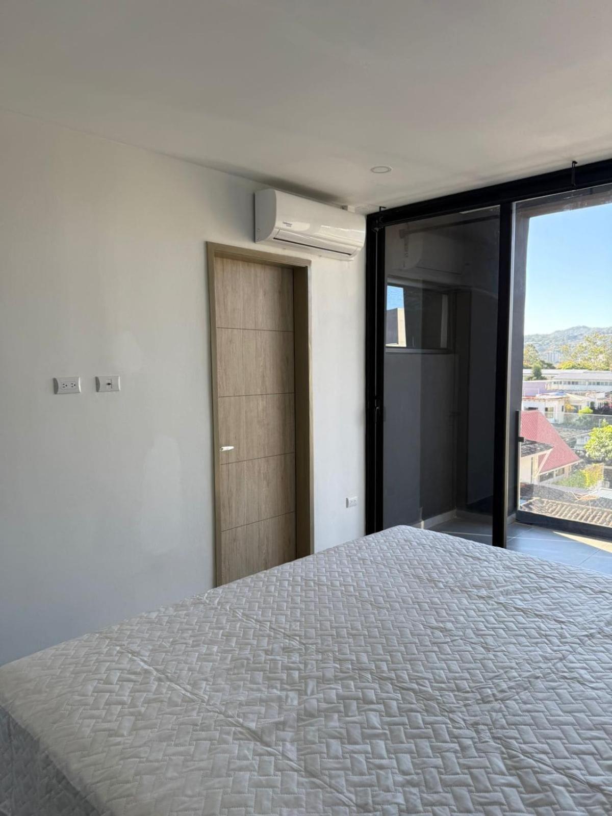 New Apartment-3 Rooms-2 Baths W Rooftop View Apartment *