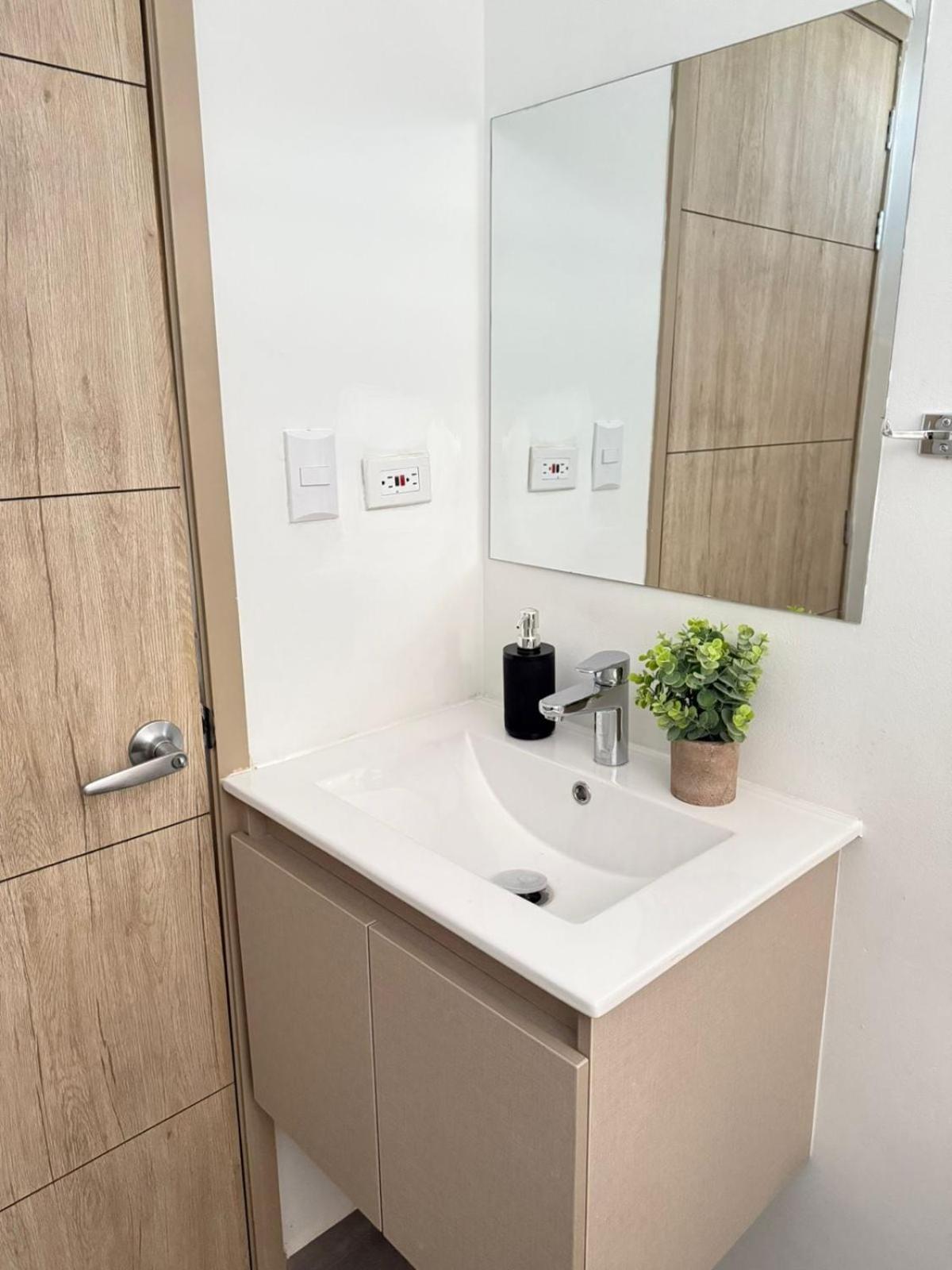 New Apartment-3 Rooms-2 Baths W Rooftop View * San Salvador